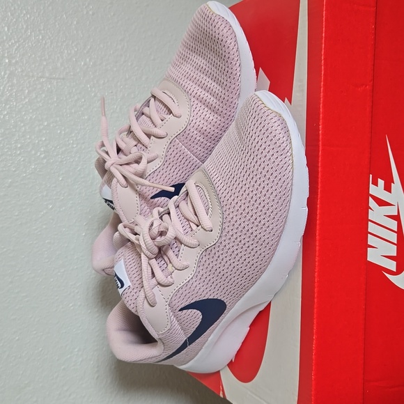 Nike | NIB Kids Barely Rose & Navy Tanjun Sneakers Size 6.5 - Picture 2 of 9